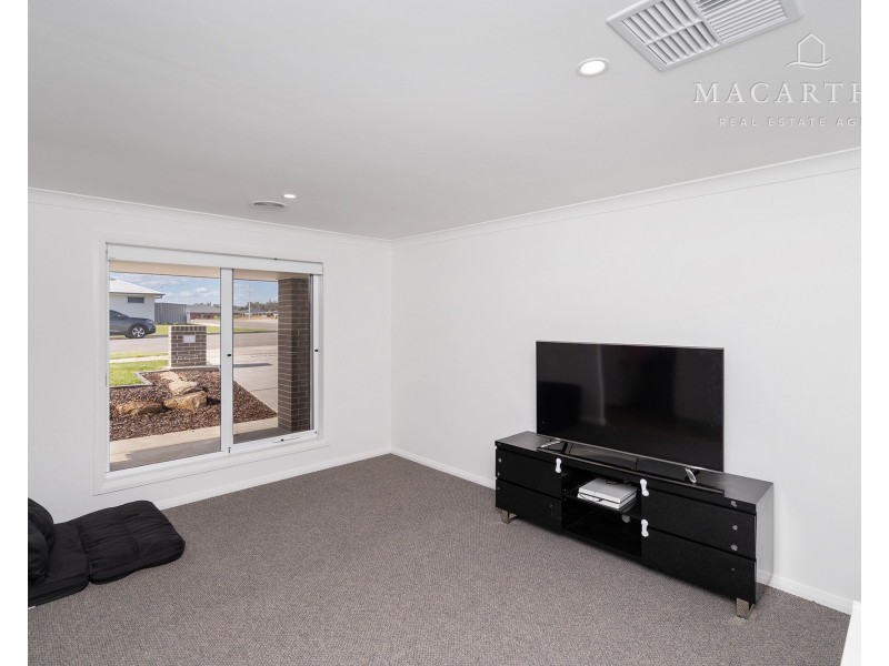 60 Jumbuck Drive, Gobbagombalin NSW 2650