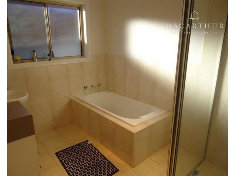 54 Avocet Drive, Estella NSW 2650