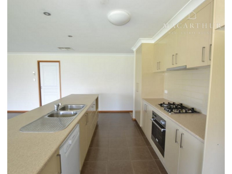 10 Pinnacle Place, Estella NSW 2650