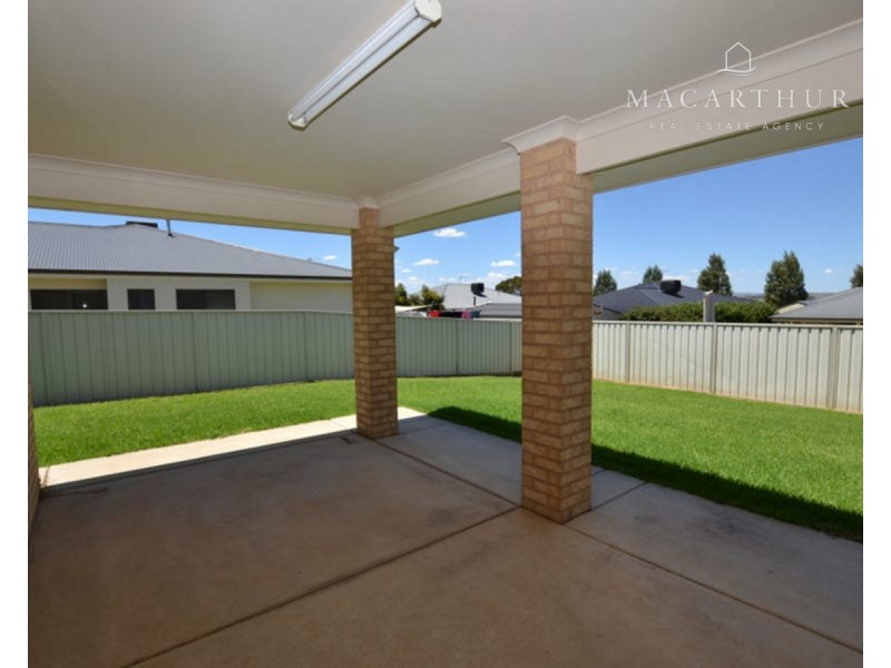 10 Pinnacle Place, Estella NSW 2650