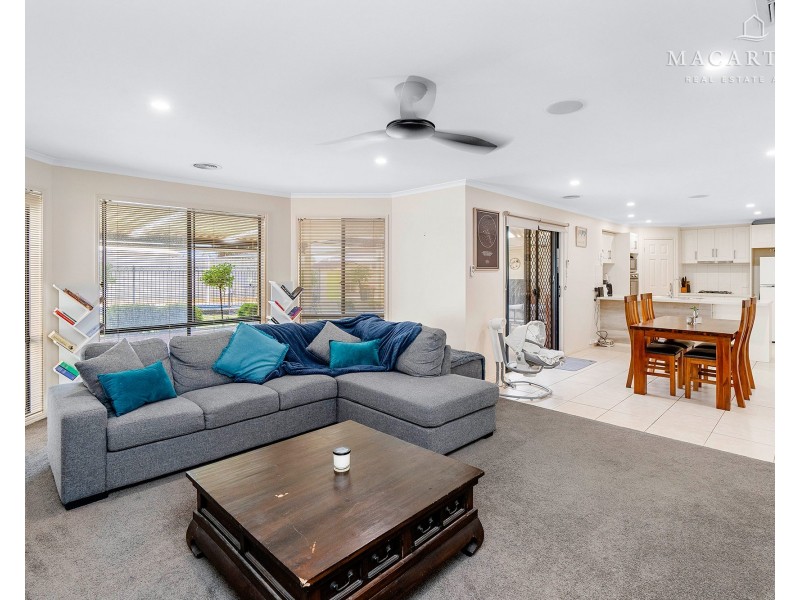 16 Walla Place, Glenfield Park NSW 2650