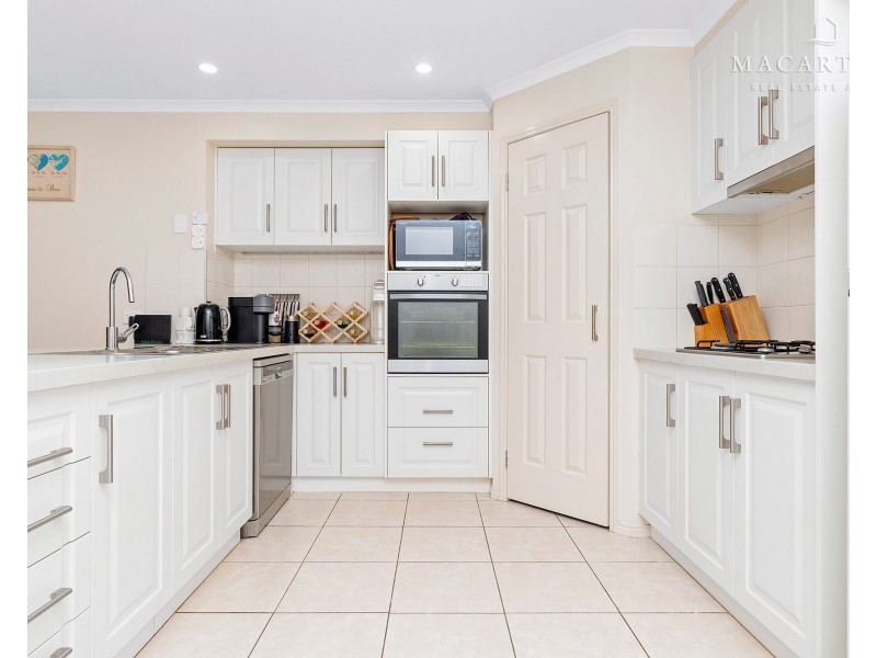 16 Walla Place, Glenfield Park NSW 2650