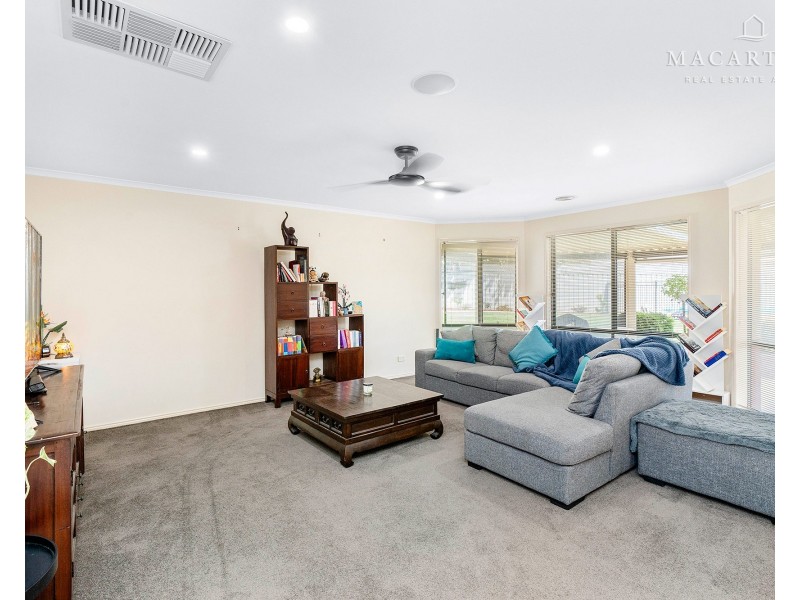 16 Walla Place, Glenfield Park NSW 2650