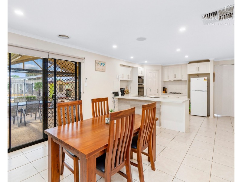 16 Walla Place, Glenfield Park NSW 2650