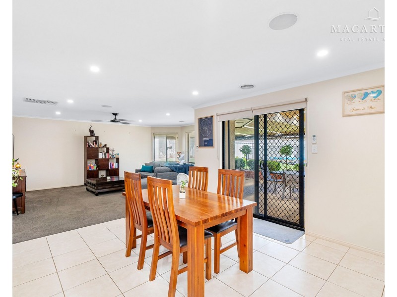 16 Walla Place, Glenfield Park NSW 2650