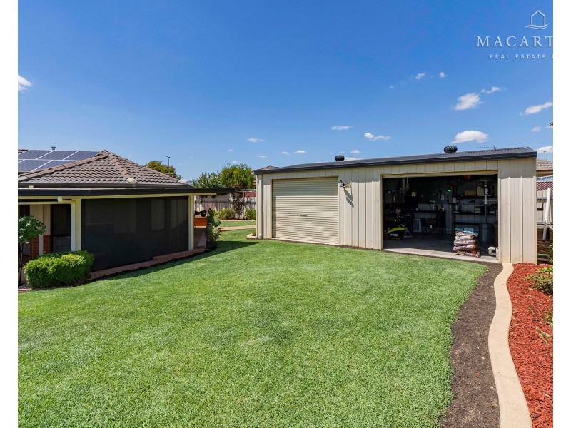 16 Walla Place, Glenfield Park NSW 2650