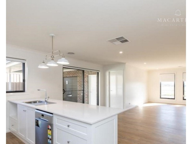 49 Deakin Avenue, Lloyd NSW 2650