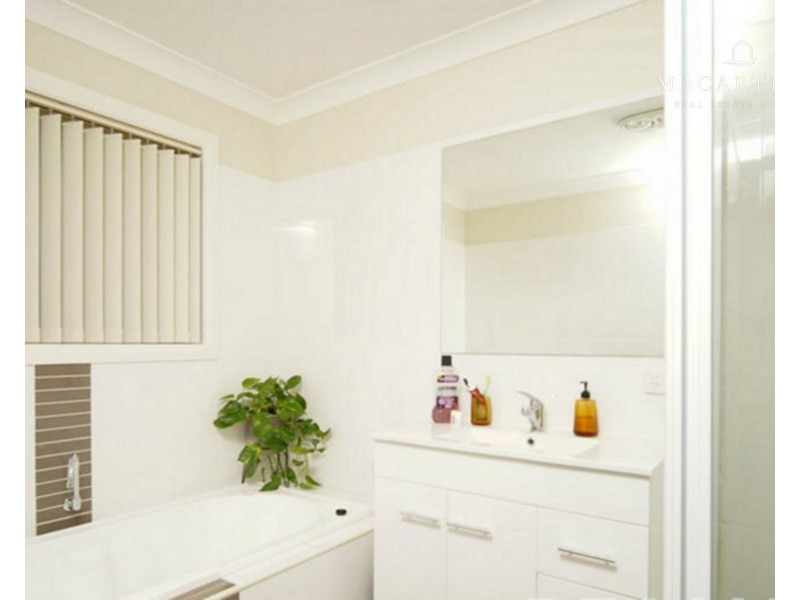 3/3 Carinya Street, Glenfield Park NSW 2650