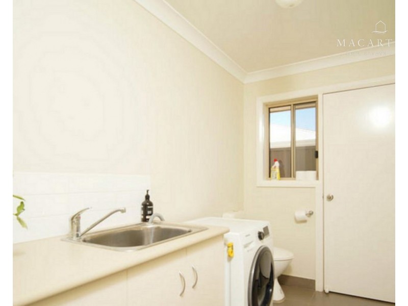 3/3 Carinya Street, Glenfield Park NSW 2650