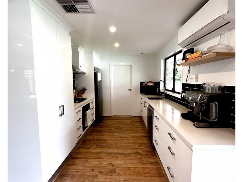 25 Forrest Street, Lake Albert NSW 2650