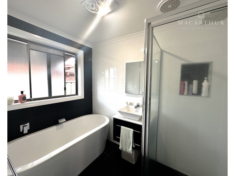 25 Forrest Street, Lake Albert NSW 2650