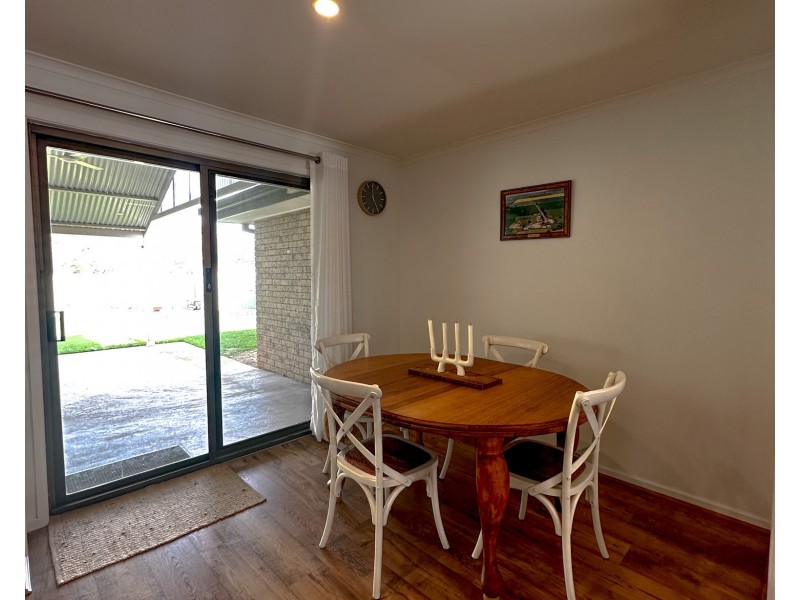25 Forrest Street, Lake Albert NSW 2650