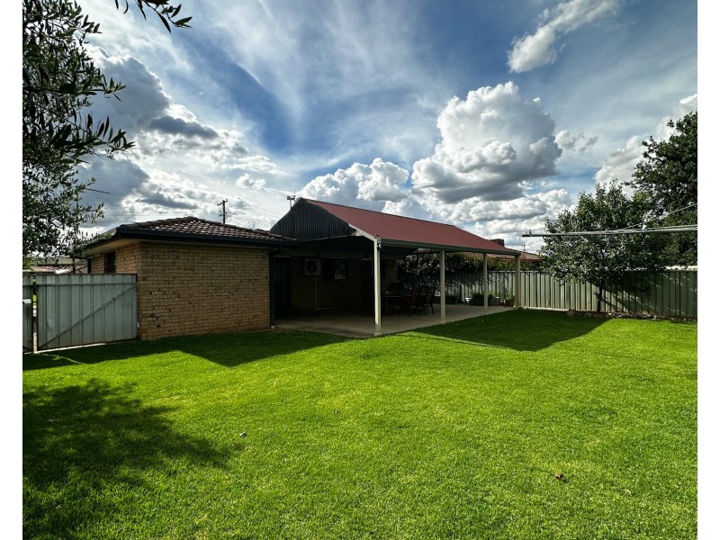 25 Forrest Street, Lake Albert NSW 2650