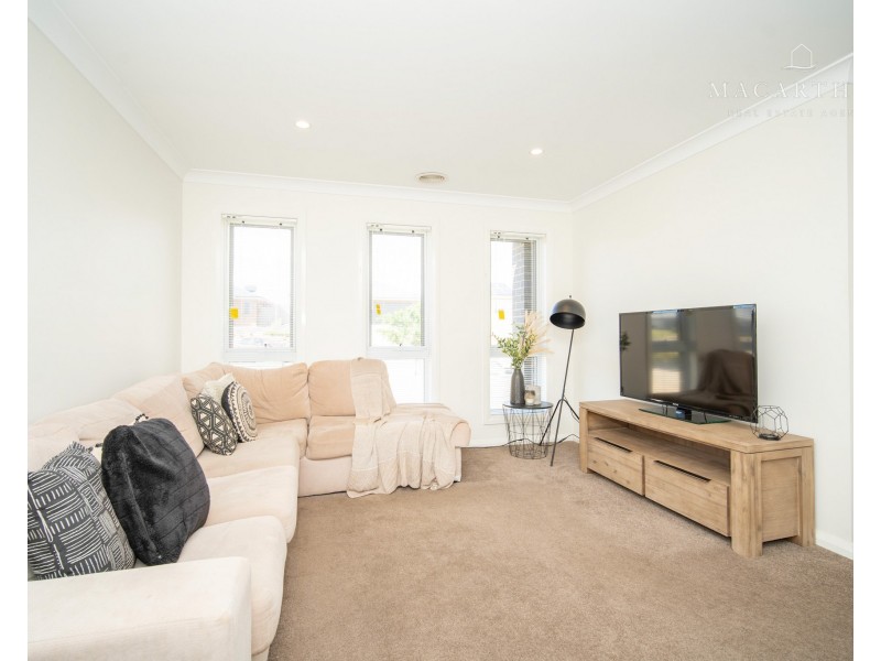 1/10 Watson Boulevard, Lloyd NSW 2650