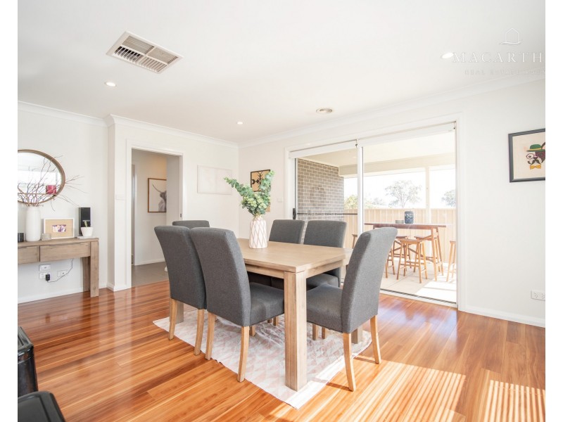 1/10 Watson Boulevard, Lloyd NSW 2650