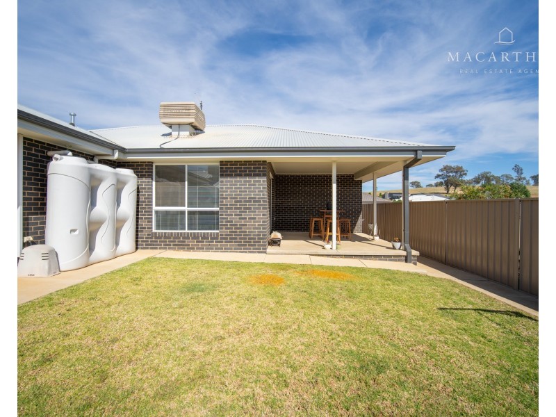 1/10 Watson Boulevard, Lloyd NSW 2650