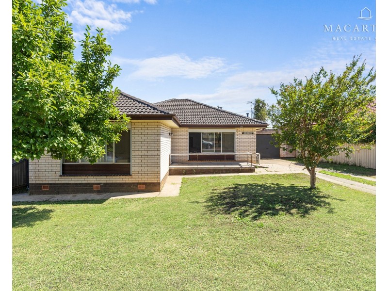 33 Leavenworth Drive, Mount Austin NSW 2650