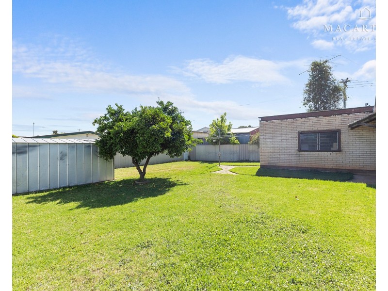 33 Leavenworth Drive, Mount Austin NSW 2650