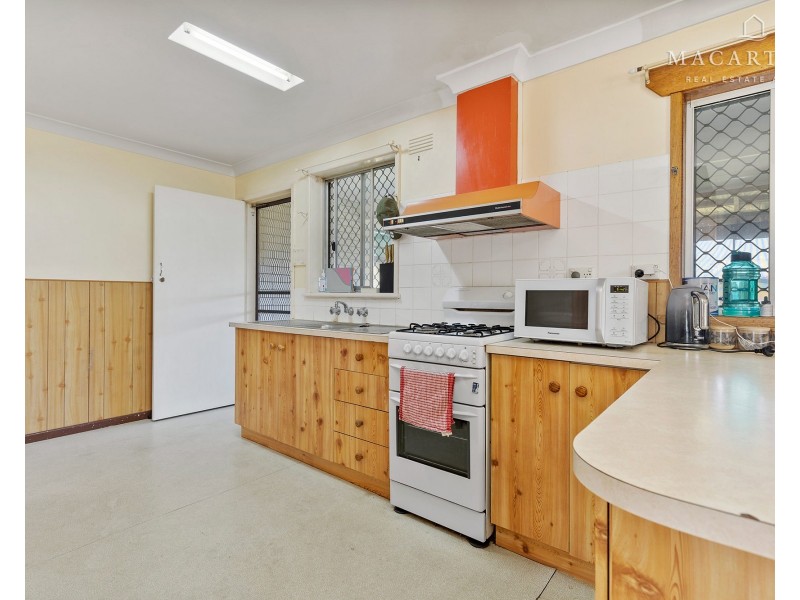 33 Leavenworth Drive, Mount Austin NSW 2650