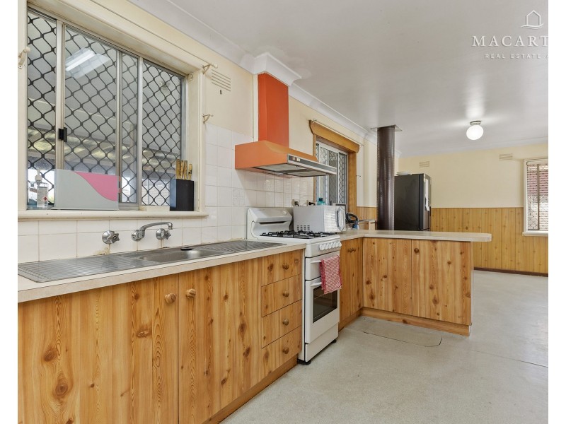 33 Leavenworth Drive, Mount Austin NSW 2650