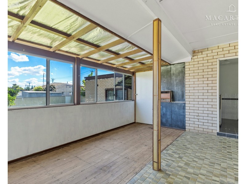 33 Leavenworth Drive, Mount Austin NSW 2650