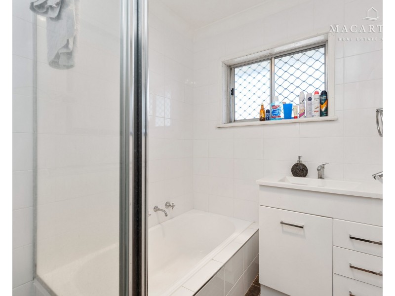 33 Leavenworth Drive, Mount Austin NSW 2650