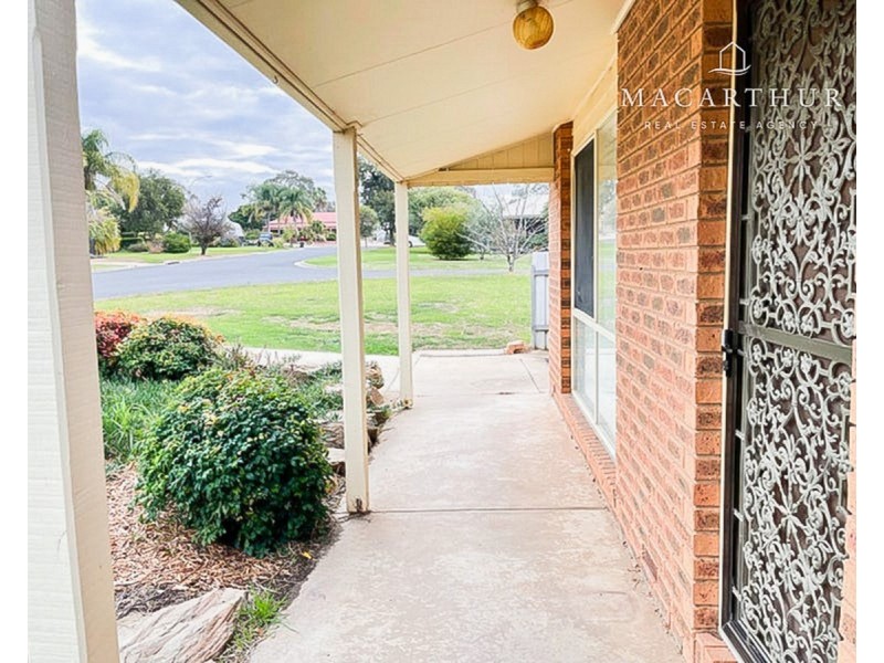 12 Cooba Place, Estella NSW 2650