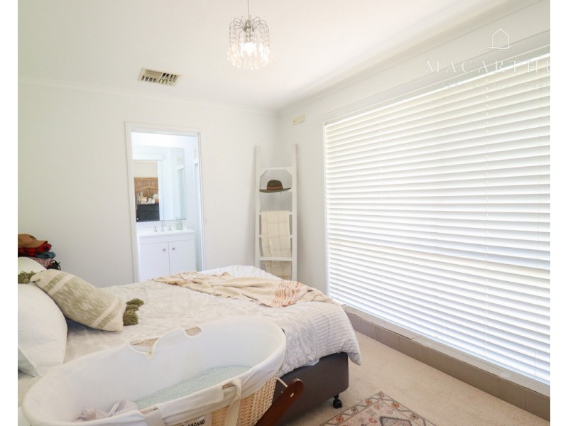 12 Cooba Place, Estella NSW 2650