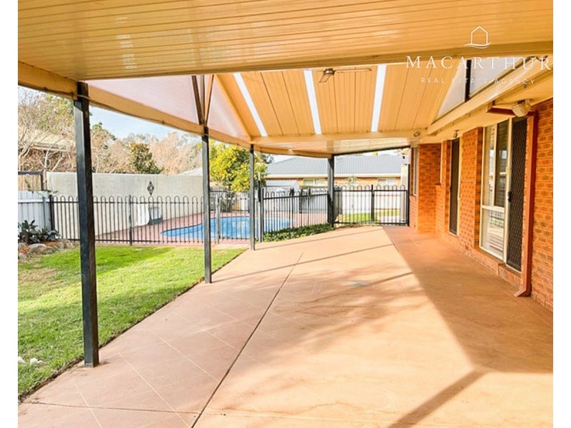 12 Cooba Place, Estella NSW 2650