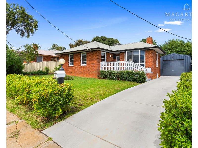 6 Bluett Crescent, Turvey Park NSW 2650