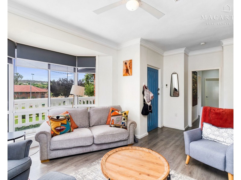 6 Bluett Crescent, Turvey Park NSW 2650