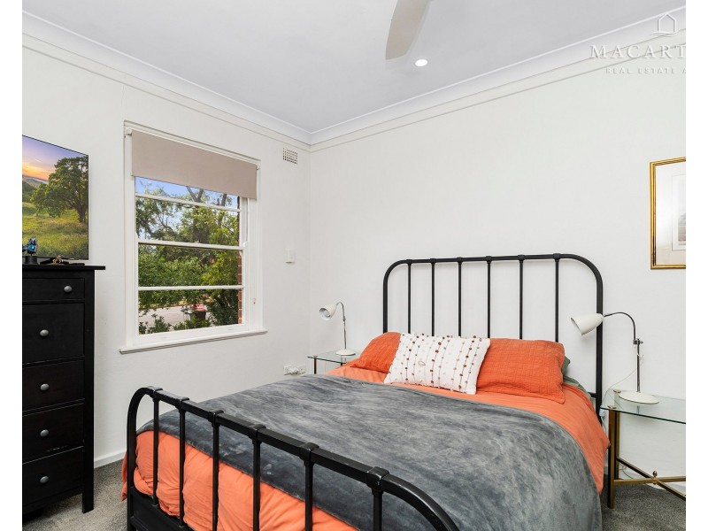 6 Bluett Crescent, Turvey Park NSW 2650