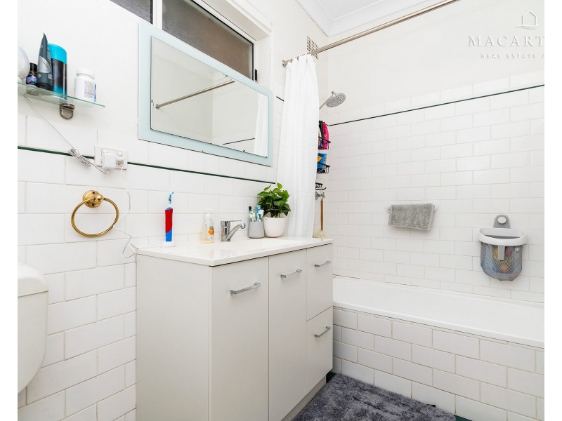 6 Bluett Crescent, Turvey Park NSW 2650