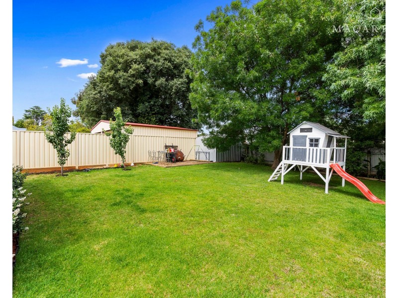 6 Bluett Crescent, Turvey Park NSW 2650