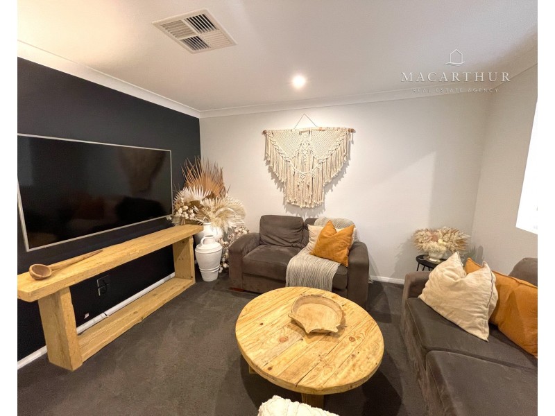 8 Jumbuck Drive, Gobbagombalin NSW 2650