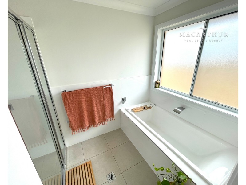 8 Jumbuck Drive, Gobbagombalin NSW 2650