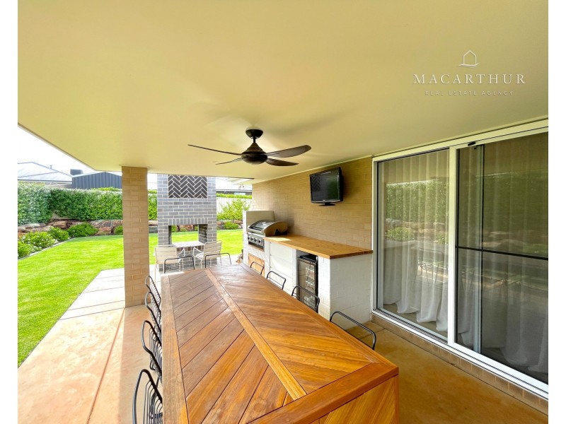 8 Jumbuck Drive, Gobbagombalin NSW 2650