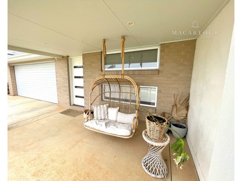 8 Jumbuck Drive, Gobbagombalin NSW 2650