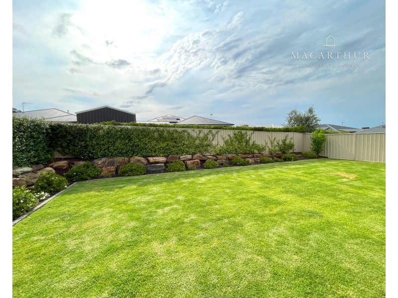 8 Jumbuck Drive, Gobbagombalin NSW 2650