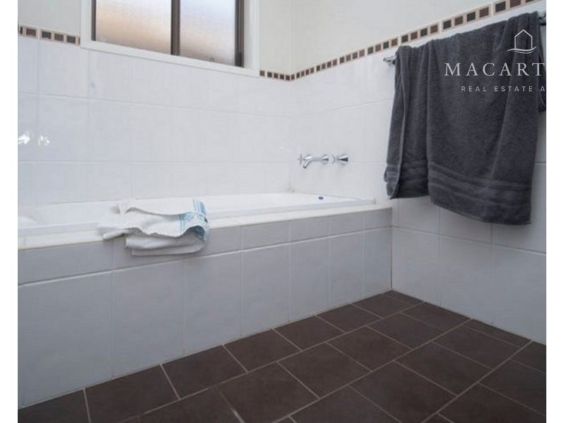20 Birri Place, Glenfield Park NSW 2650