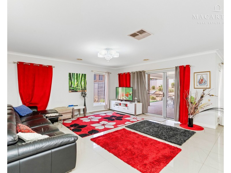 19 Kaloona Drive, Bourkelands NSW 2650