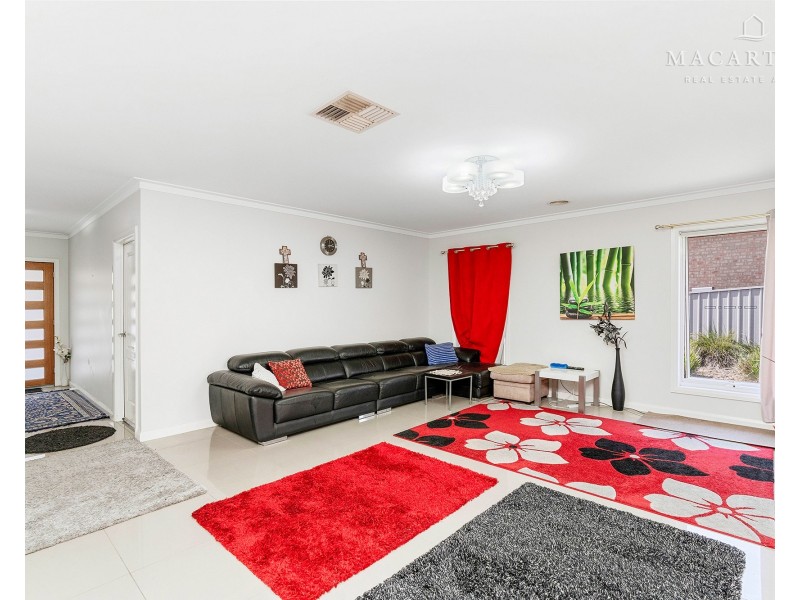 19 Kaloona Drive, Bourkelands NSW 2650