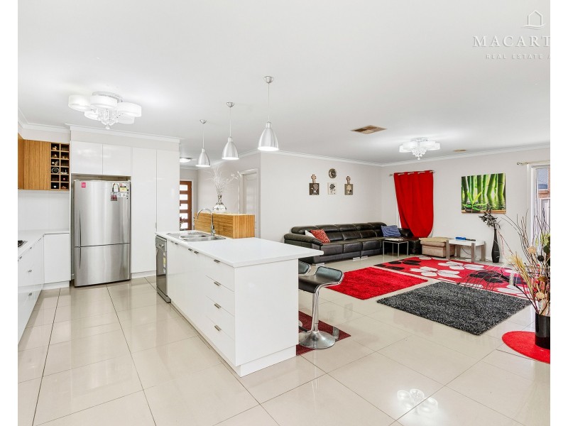 19 Kaloona Drive, Bourkelands NSW 2650
