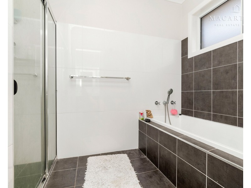 19 Kaloona Drive, Bourkelands NSW 2650