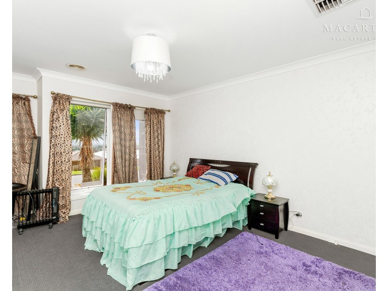 19 Kaloona Drive, Bourkelands NSW 2650