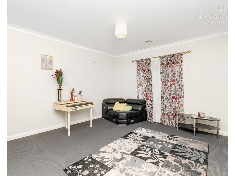 19 Kaloona Drive, Bourkelands NSW 2650