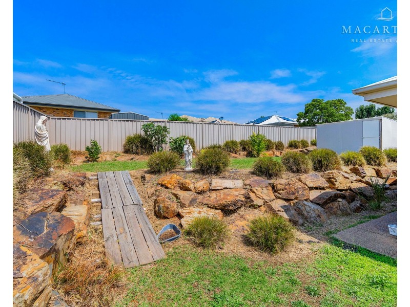 19 Kaloona Drive, Bourkelands NSW 2650
