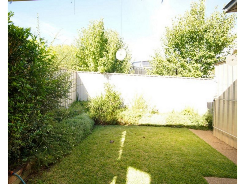 2/37 Lindsay Street, Turvey Park NSW 2650