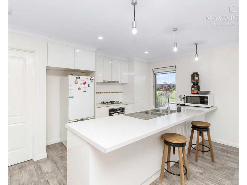 8 Morris Crescent, Gobbagombalin NSW 2650