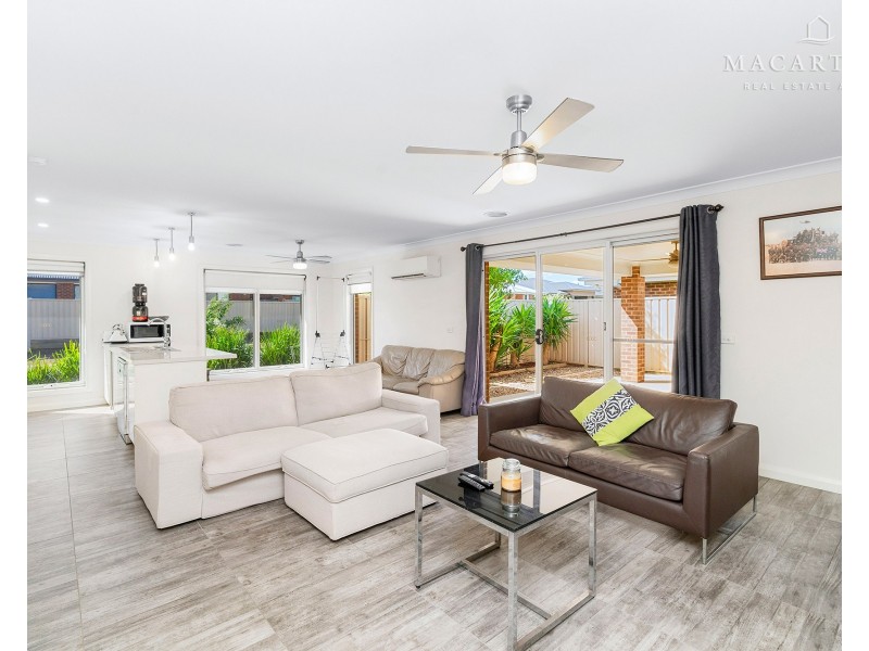 8 Morris Crescent, Gobbagombalin NSW 2650